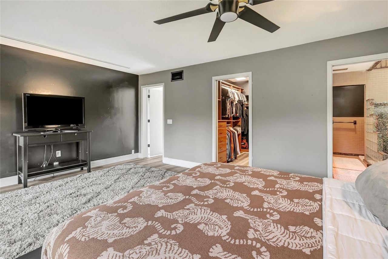 312 S Riverhills Drive , Tampa, FL 33617 Photo