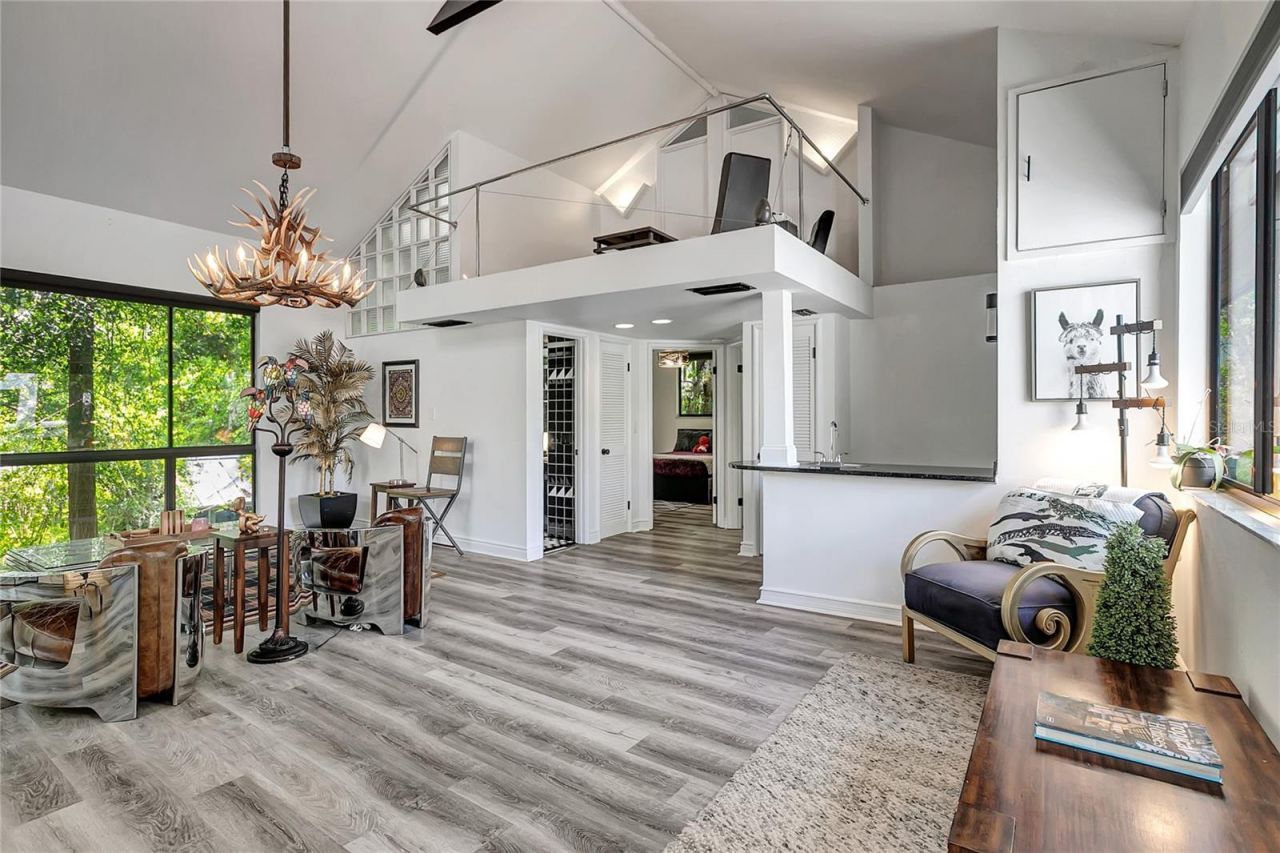 312 S Riverhills Drive , Tampa, FL 33617 Photo