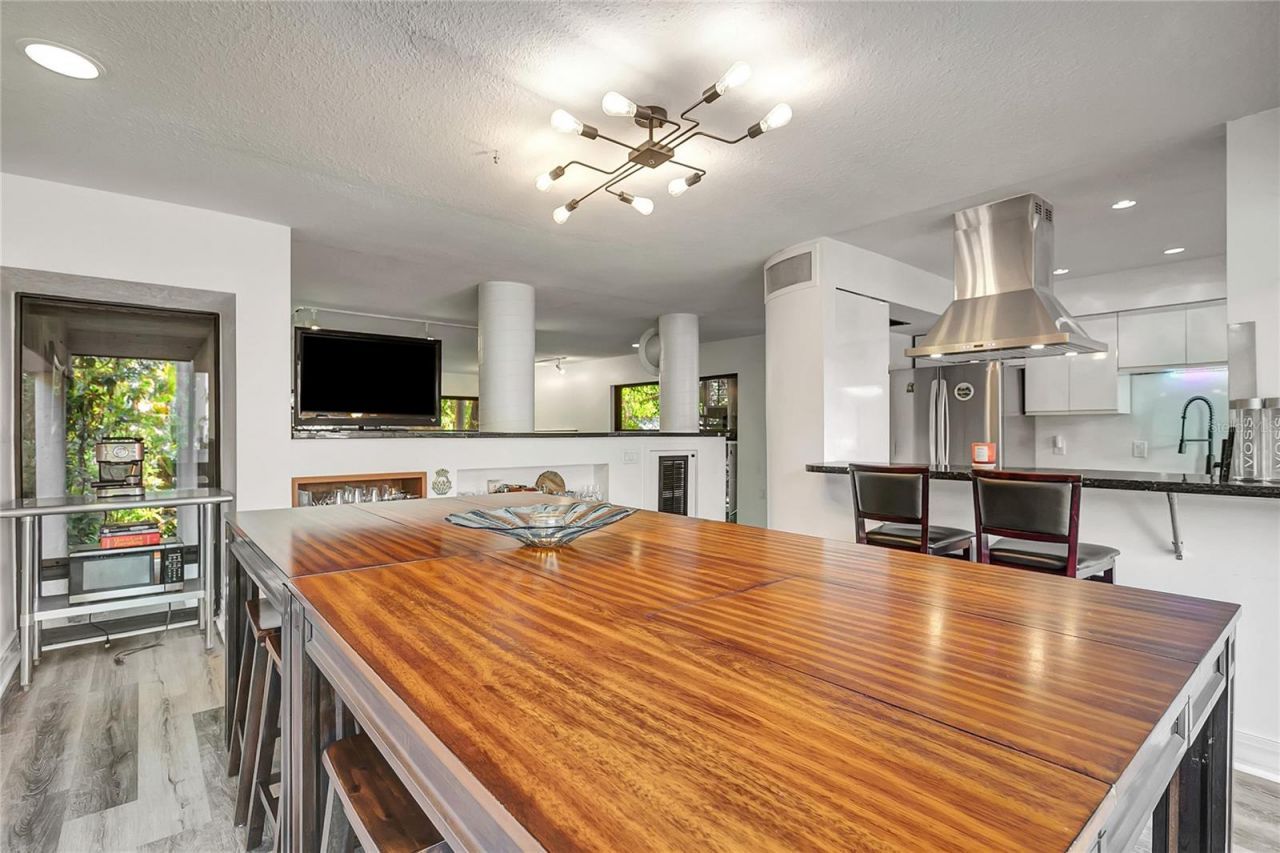 312 S Riverhills Drive , Tampa, FL 33617 Photo