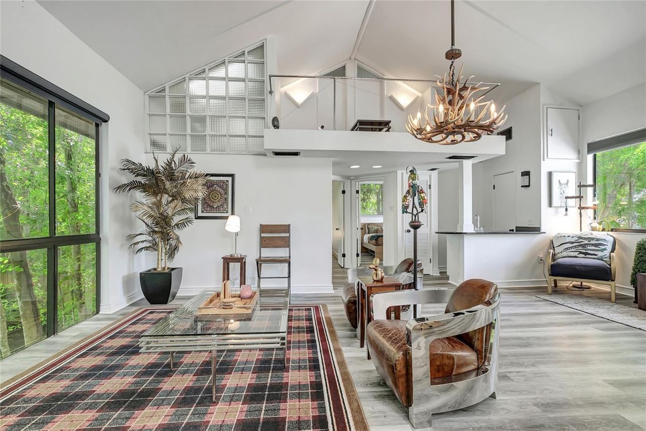 312 S Riverhills Drive , Tampa, FL 33617 Photo