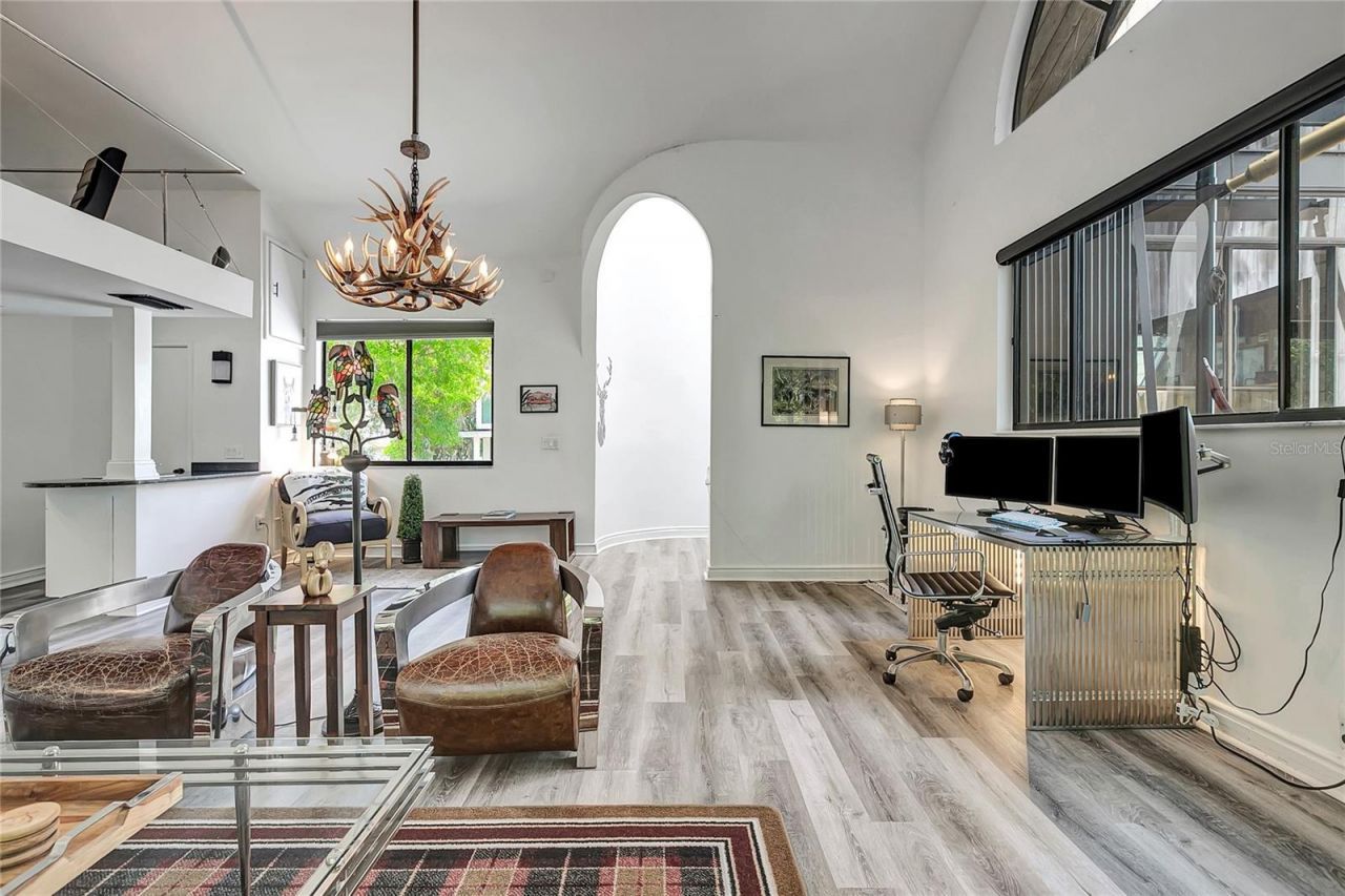 312 S Riverhills Drive , Tampa, FL 33617 Photo