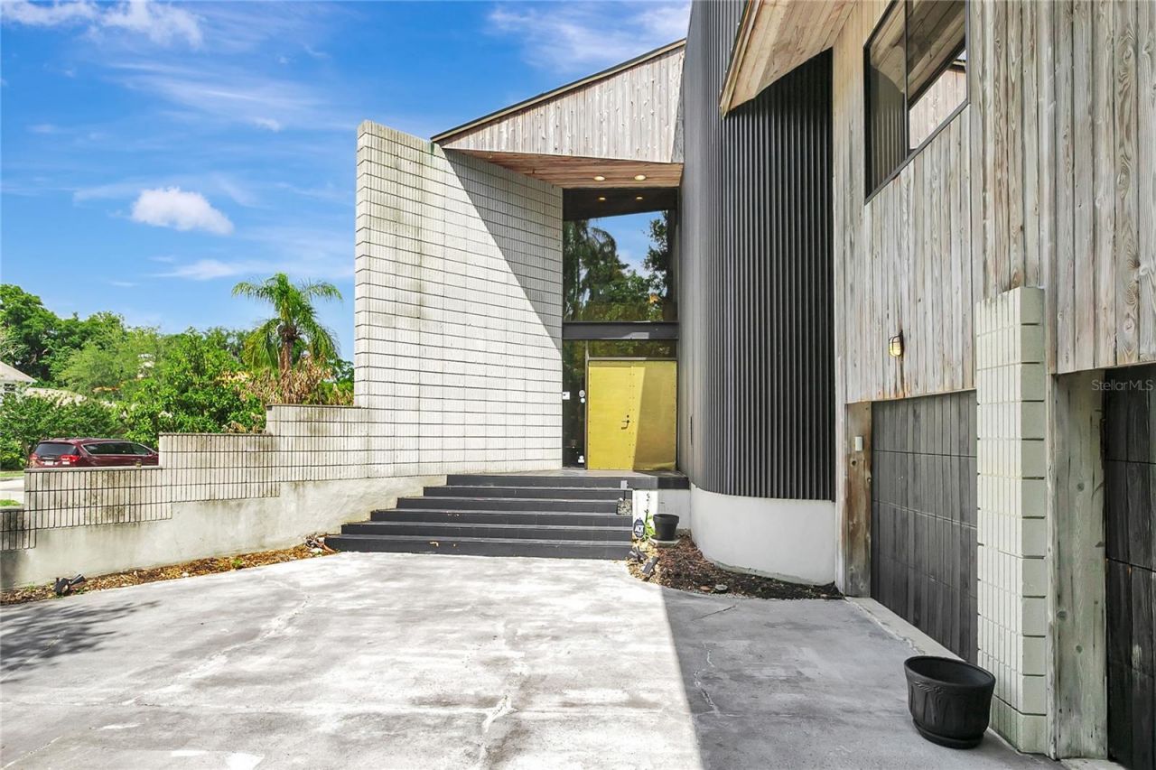 312 S Riverhills Drive , Tampa, FL 33617 Photo