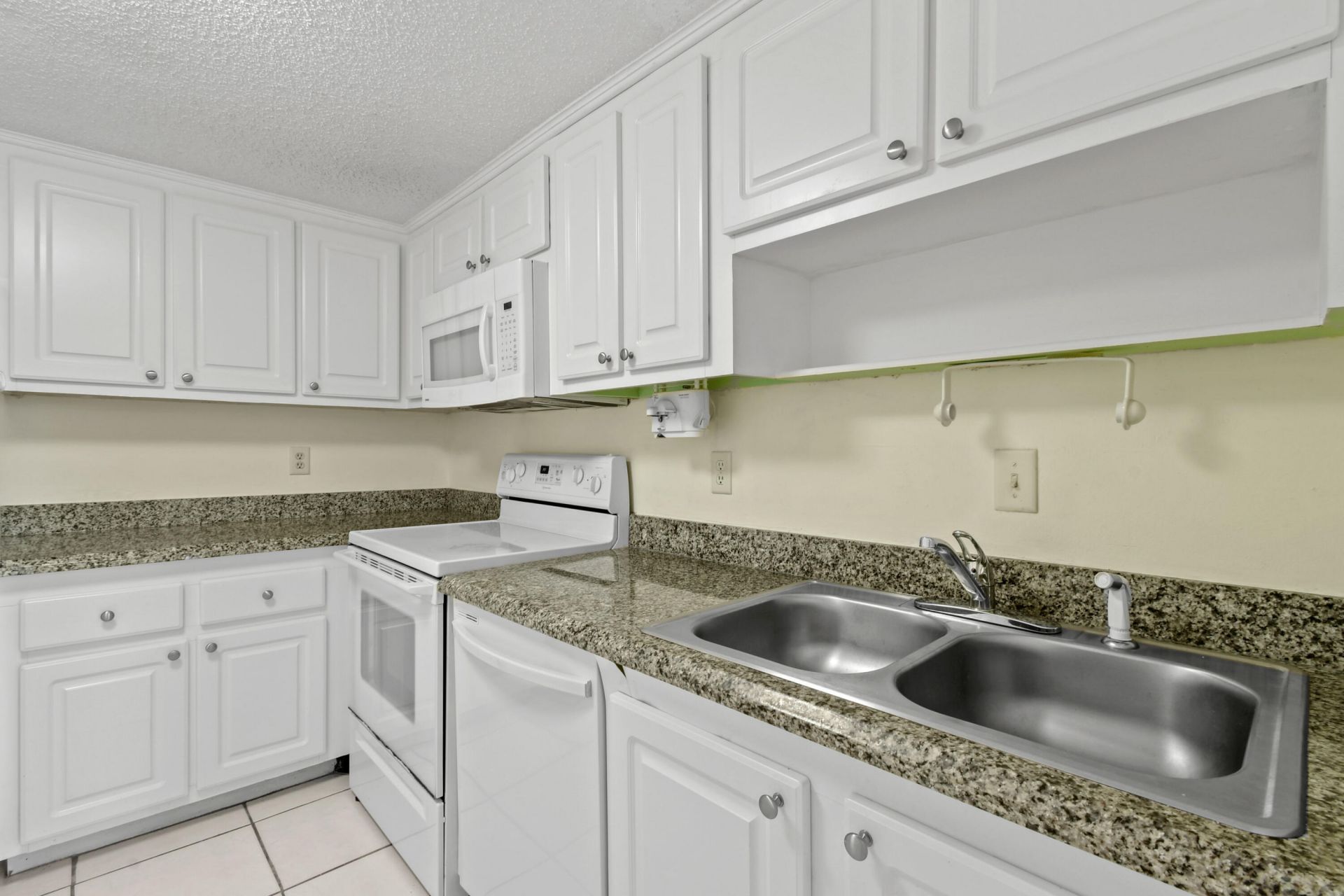 2800 N Ocean Drive, Unit A-17b, Riviera Beach, FL 33404 Photo