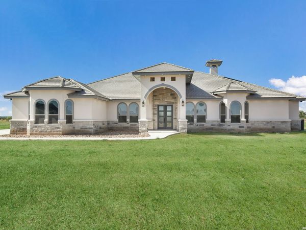 252 Venado Oaks, Castroville, TX 78009