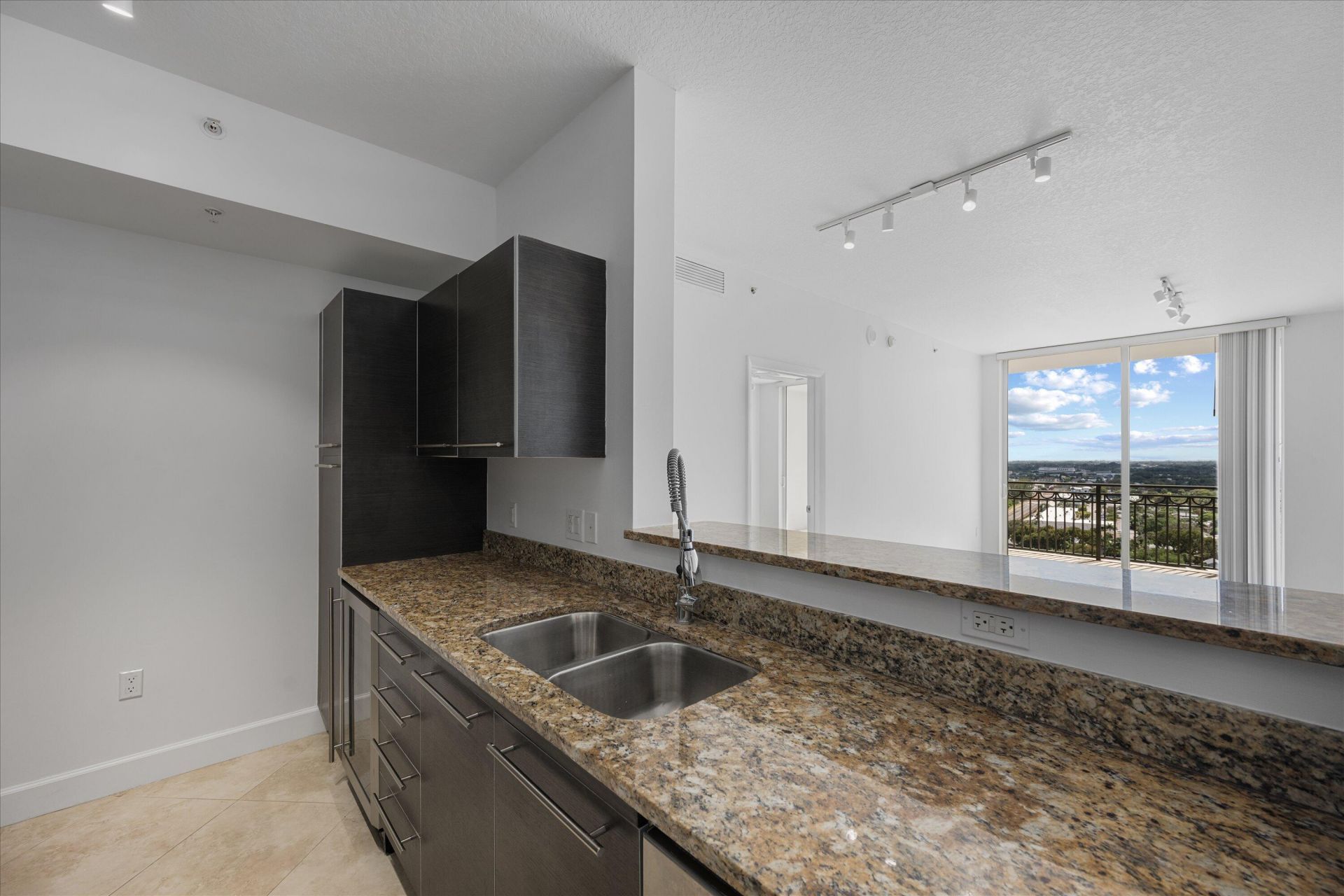 550 Okeechobee Boulevard, Unit 1605, West Palm Beach, FL 33401 Photo