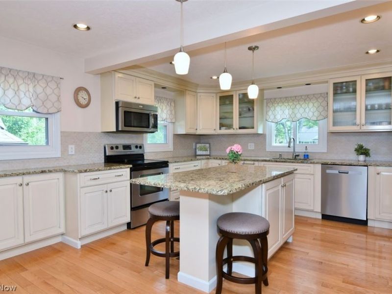 30235 Woodall Drive, Solon, OH 44139 Photo 2