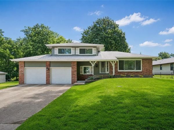 8039 Hemlock Street, Overland Park, KS 66204