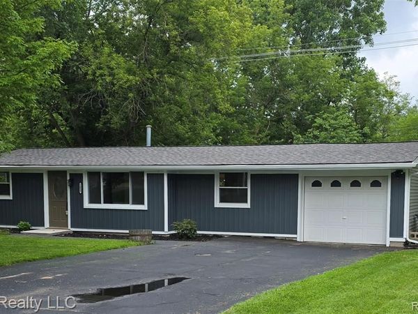 1853 Payson Road, Walled Lake, MI 48390