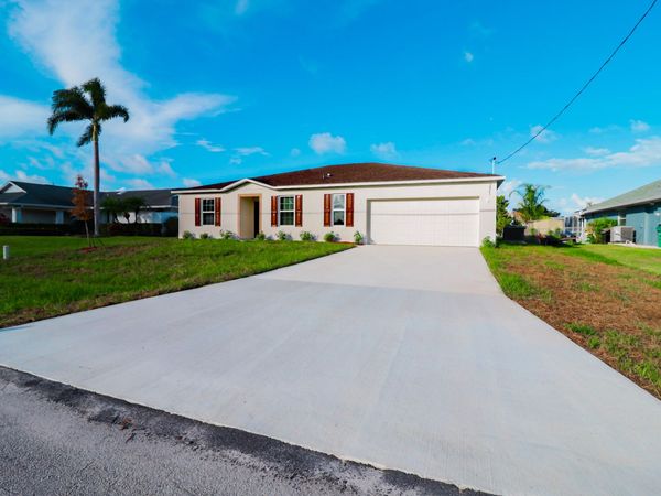 2061 SE Mantua Street, Port St. Lucie, FL 34952