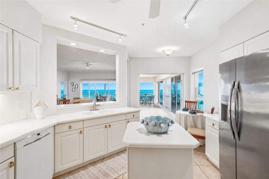 8814 S Sea Oaks Way, Unit 306, Vero Beach, FL 32963 Photo