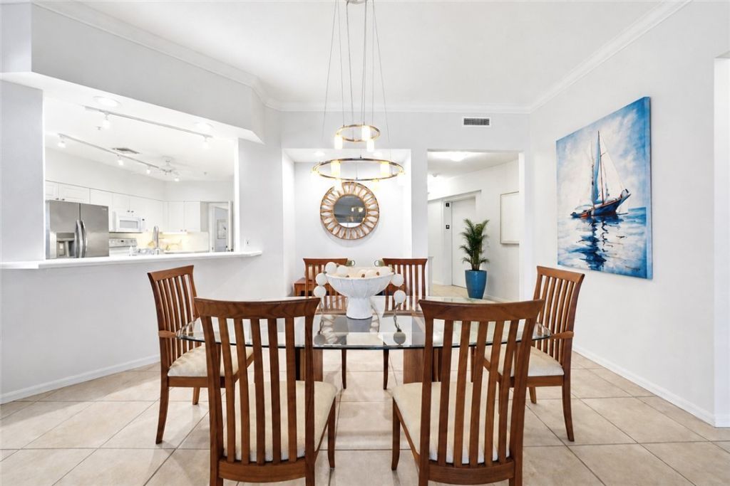 8814 S Sea Oaks Way, Unit 306, Vero Beach, FL 32963 Photo