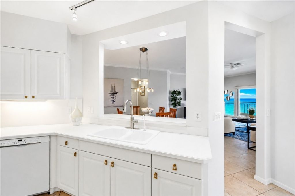 8814 S Sea Oaks Way, Unit 306, Vero Beach, FL 32963 Photo