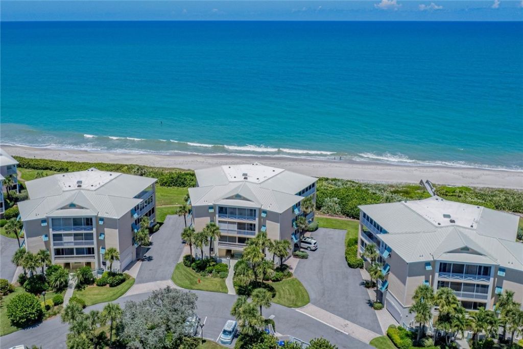 8814 S Sea Oaks Way, Unit 306, Vero Beach, FL 32963 Photo