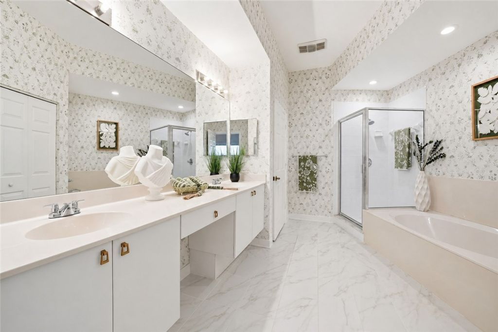 8814 S Sea Oaks Way, Unit 306, Vero Beach, FL 32963 Photo