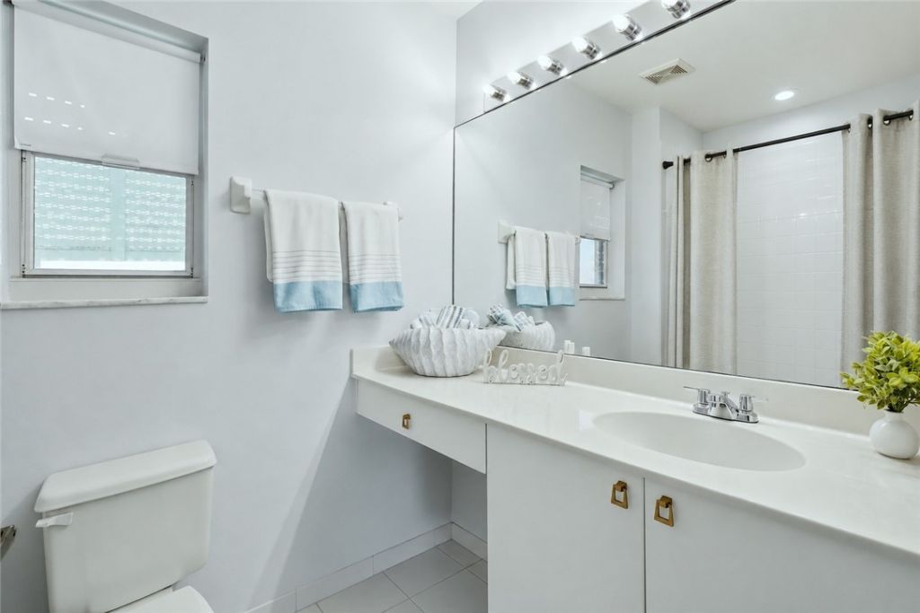 8814 S Sea Oaks Way, Unit 306, Vero Beach, FL 32963 Photo
