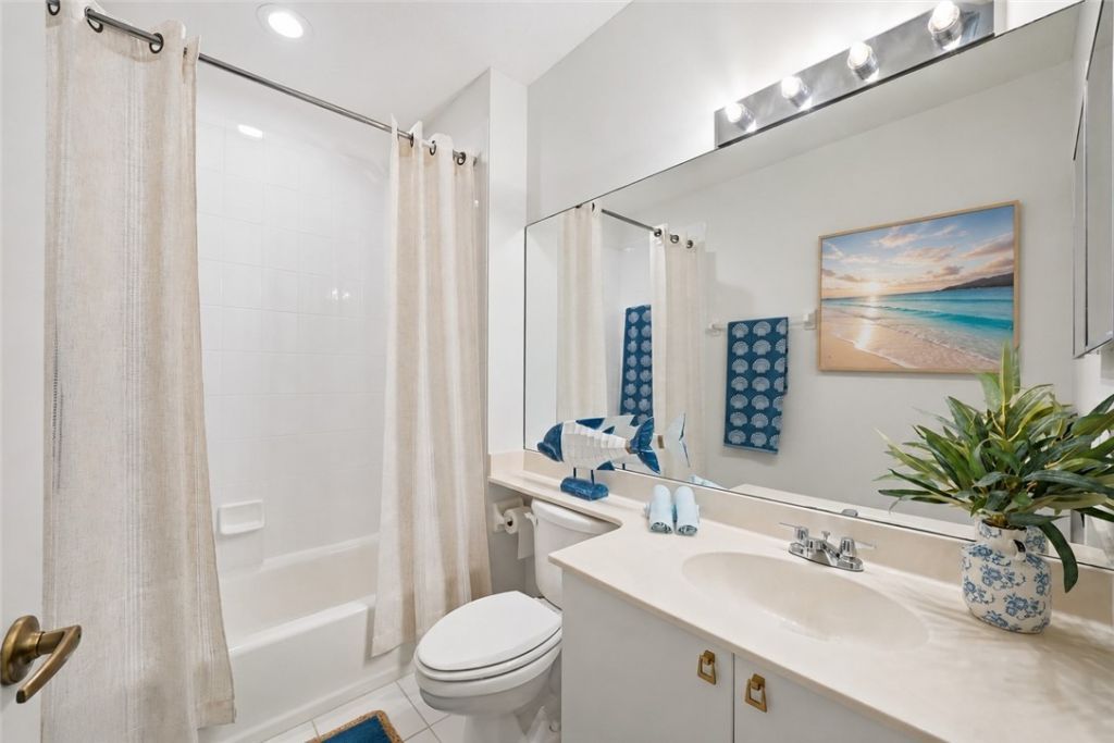 8814 S Sea Oaks Way, Unit 306, Vero Beach, FL 32963 Photo