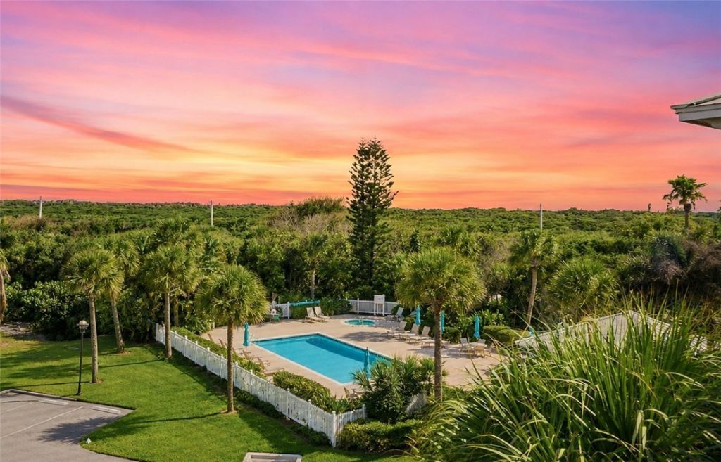 8814 S Sea Oaks Way, Unit 306, Vero Beach, FL 32963 Photo