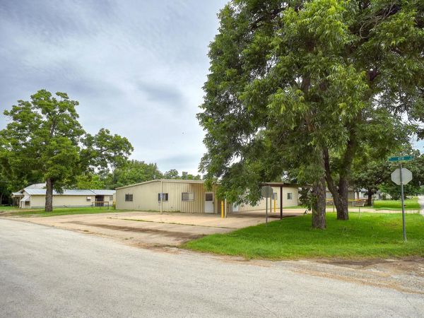 401 Wilkes ST , Smithville, TX 78957