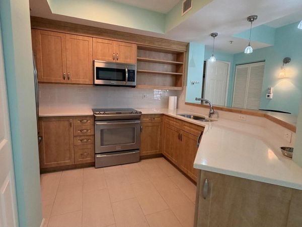 630 S Sapodilla Avenue, Unit 416, West Palm Beach, FL 33401
