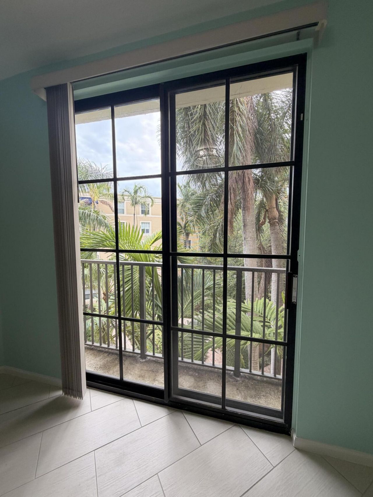 630 S Sapodilla Avenue, Unit 416, West Palm Beach, FL 33401 Photo