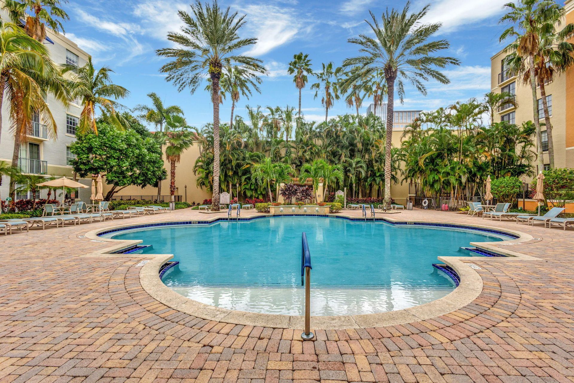 630 S Sapodilla Avenue, Unit 416, West Palm Beach, FL 33401 Photo
