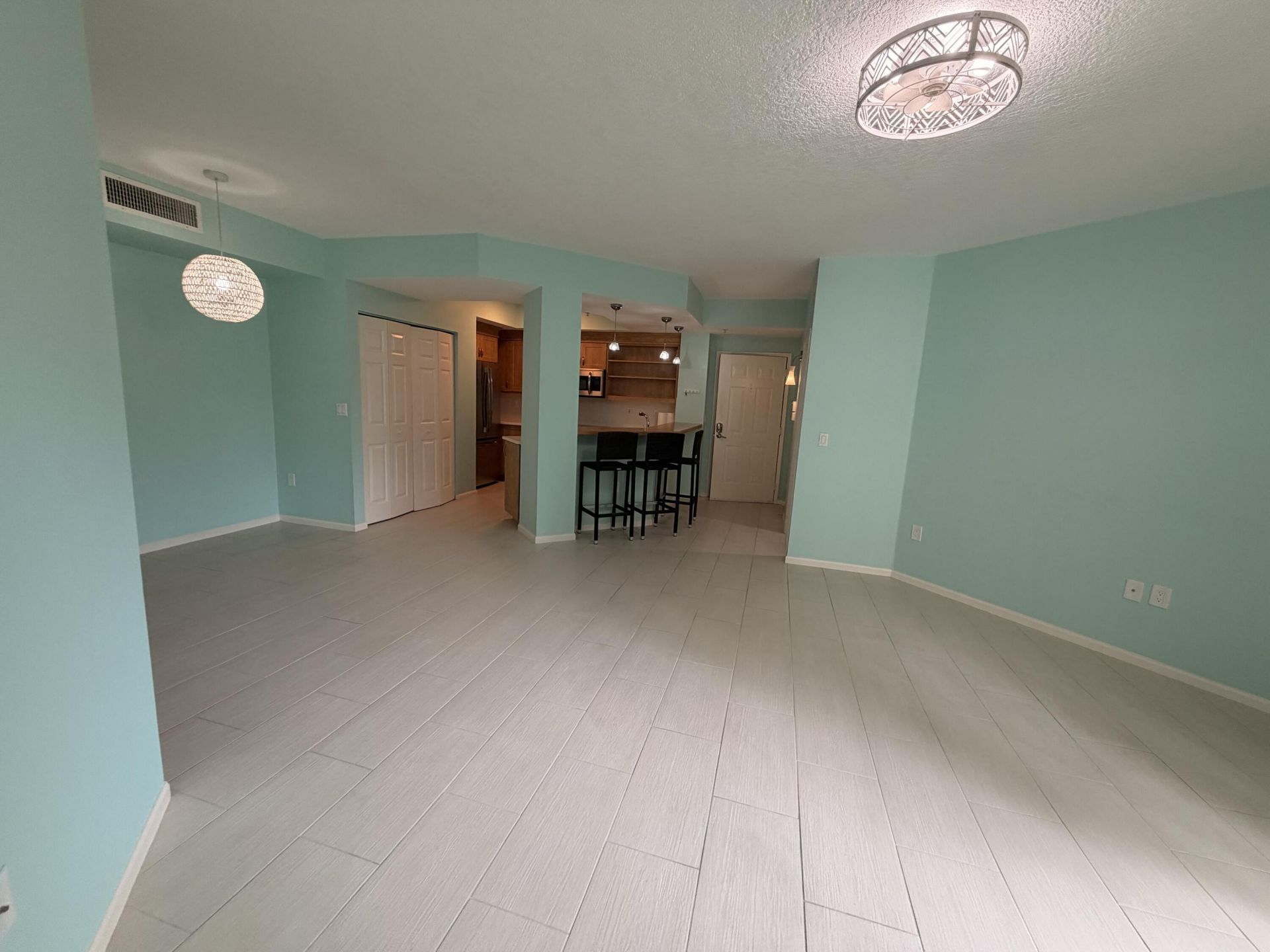 630 S Sapodilla Avenue, Unit 416, West Palm Beach, FL 33401 Photo