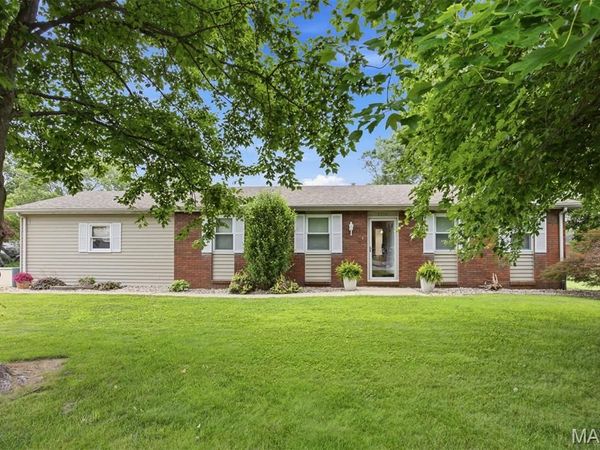 2210 Broadway, Highland, IL 62249
