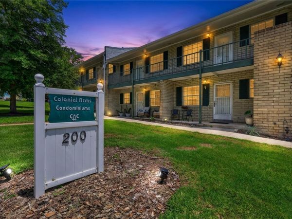 200 E 10TH AVENUE , Unit 8, MOUNT DORA, FL 32757
