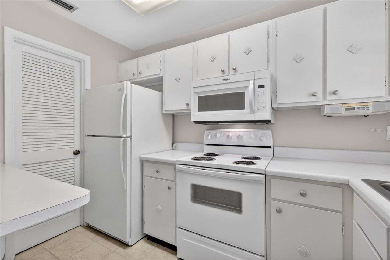 200 E 10th Avenue , Unit 8, Mount Dora, FL 32757 Photo