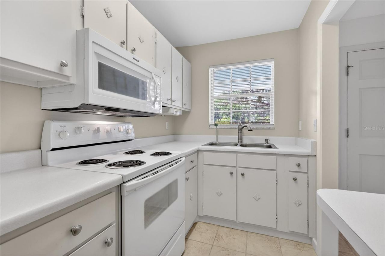 200 E 10th Avenue , Unit 8, Mount Dora, FL 32757 Photo