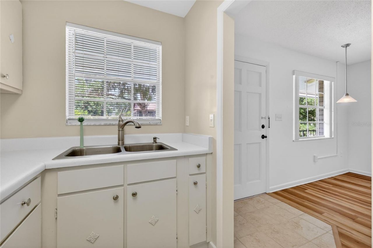 200 E 10th Avenue , Unit 8, Mount Dora, FL 32757 Photo
