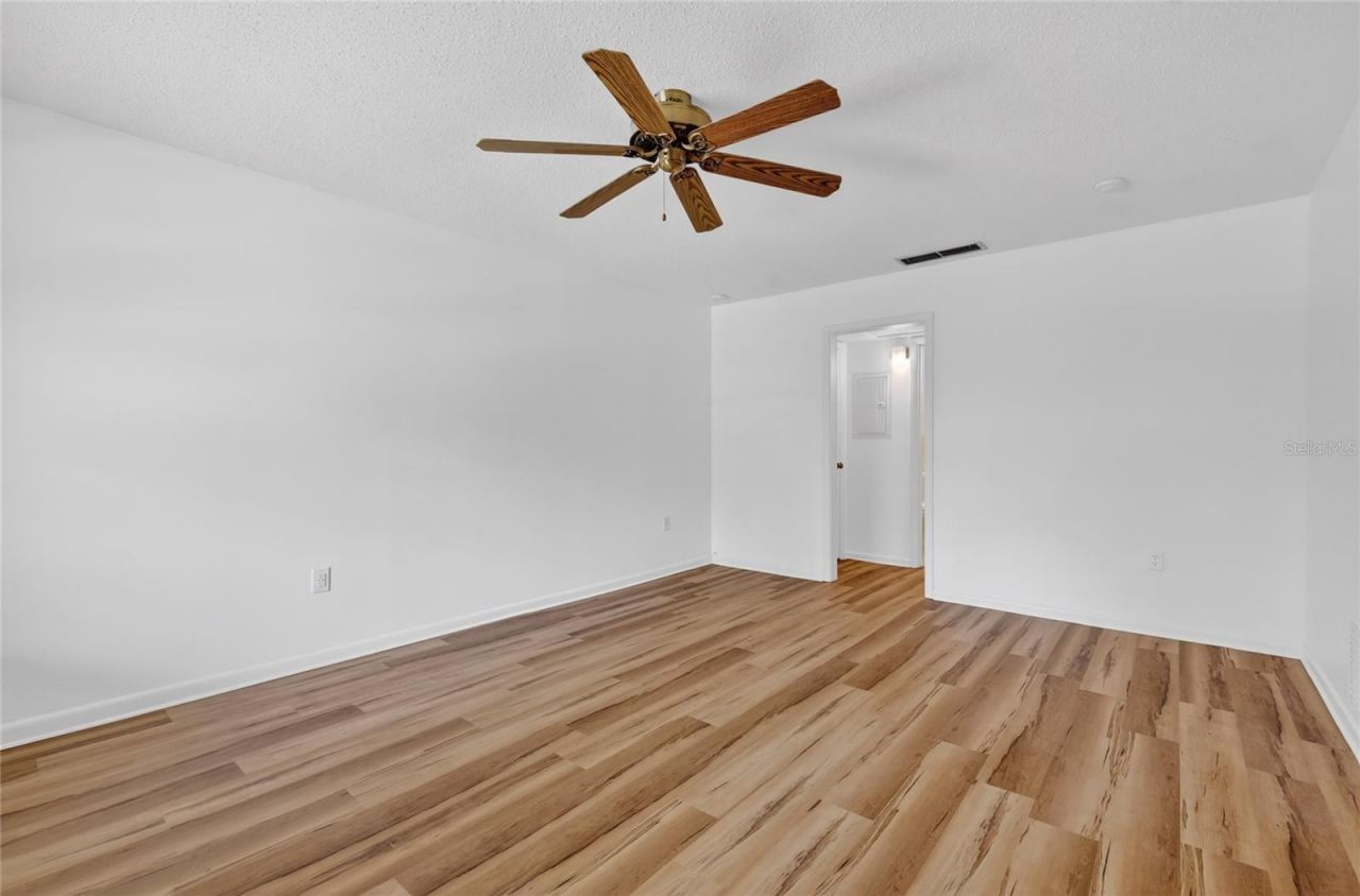 200 E 10th Avenue , Unit 8, Mount Dora, FL 32757 Photo