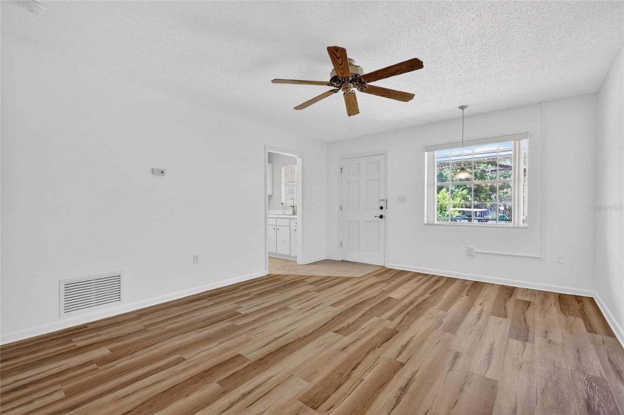 200 E 10th Avenue , Unit 8, Mount Dora, FL 32757 Photo