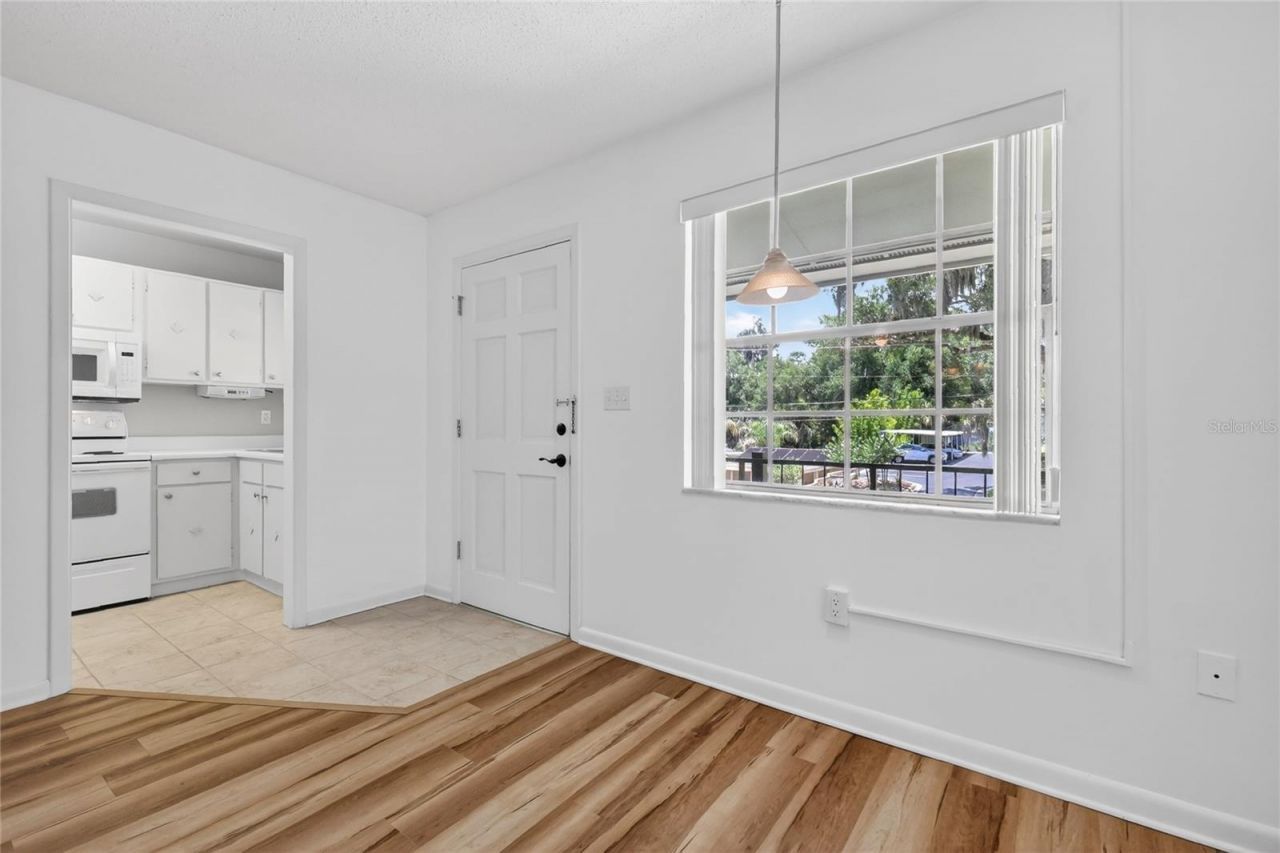 200 E 10th Avenue , Unit 8, Mount Dora, FL 32757 Photo
