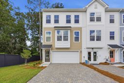136 Fernbank Road Court photo 4