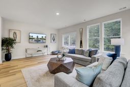 136 Fernbank Road Court photo 4
