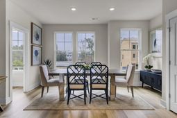 136 Fernbank Road Court photo 4