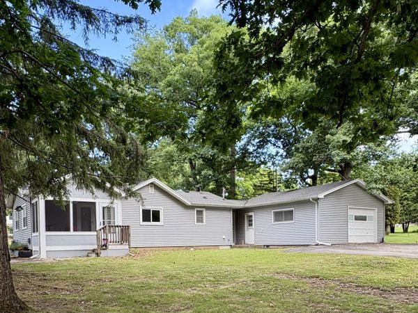 W3724 Washington Dr, Geneva, WI 53147