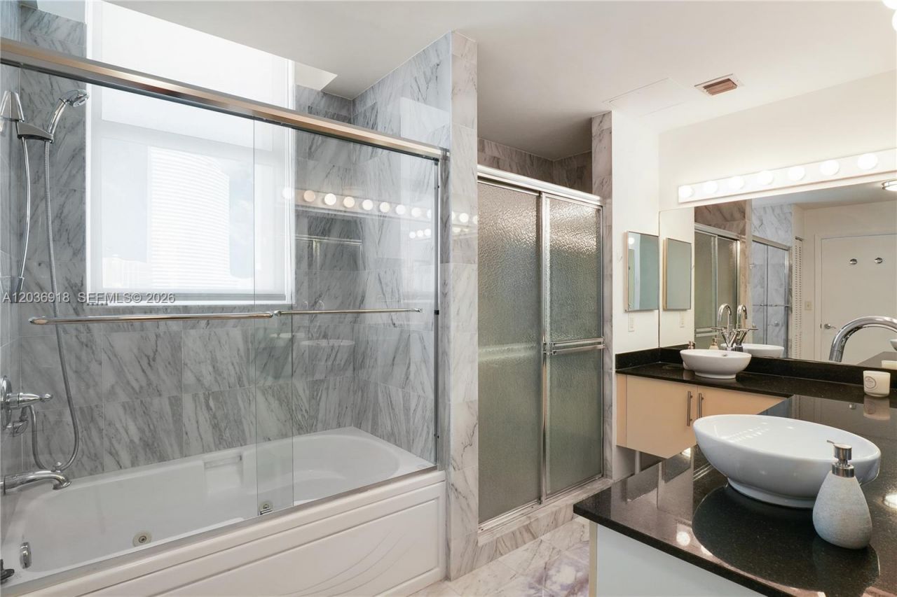 31 SE 5th St , Unit 3812, Miami, FL 33131 Photo