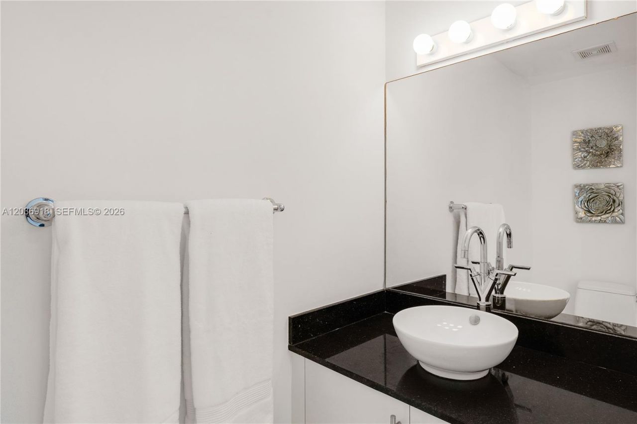 31 SE 5th St , Unit 3812, Miami, FL 33131 Photo
