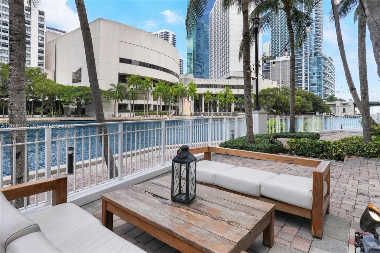 31 SE 5th St , Unit 3812, Miami, FL 33131 Photo