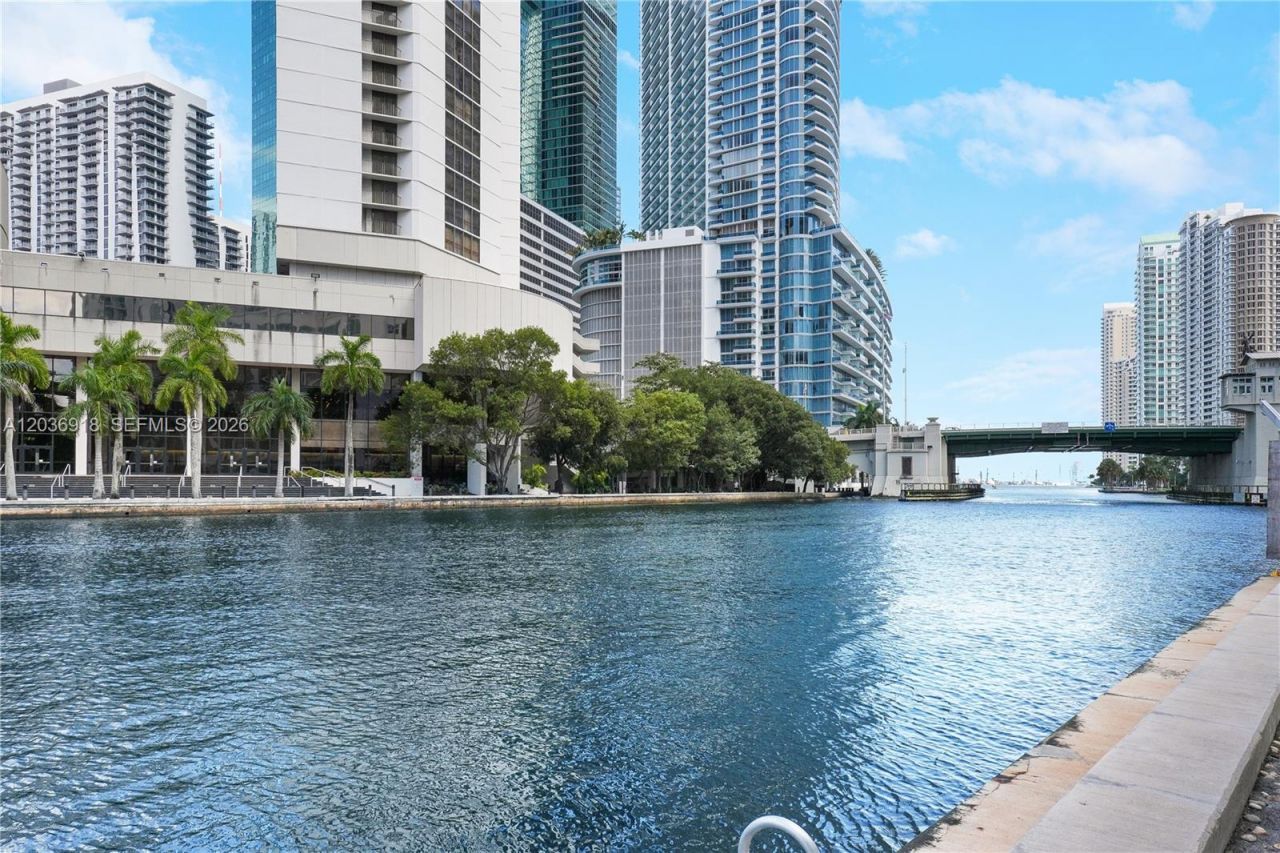 31 SE 5th St , Unit 3812, Miami, FL 33131 Photo