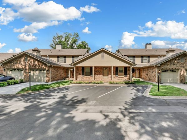 318 Kingswood Ct, Clarksville, TN 37043