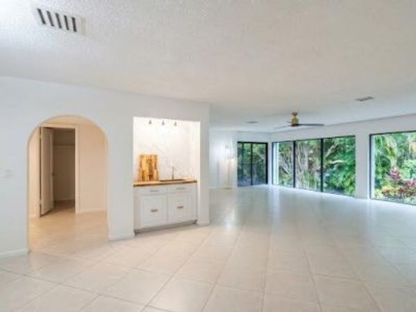 1639 Embassy Drive, Unit 202, West Palm Beach, FL 33401