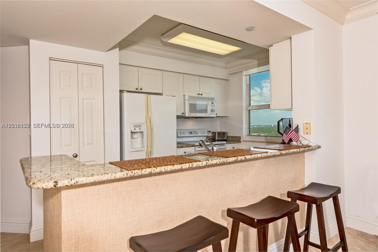 19501 W Country Club Dr, Unit 2513, Aventura, FL 33180 Photo
