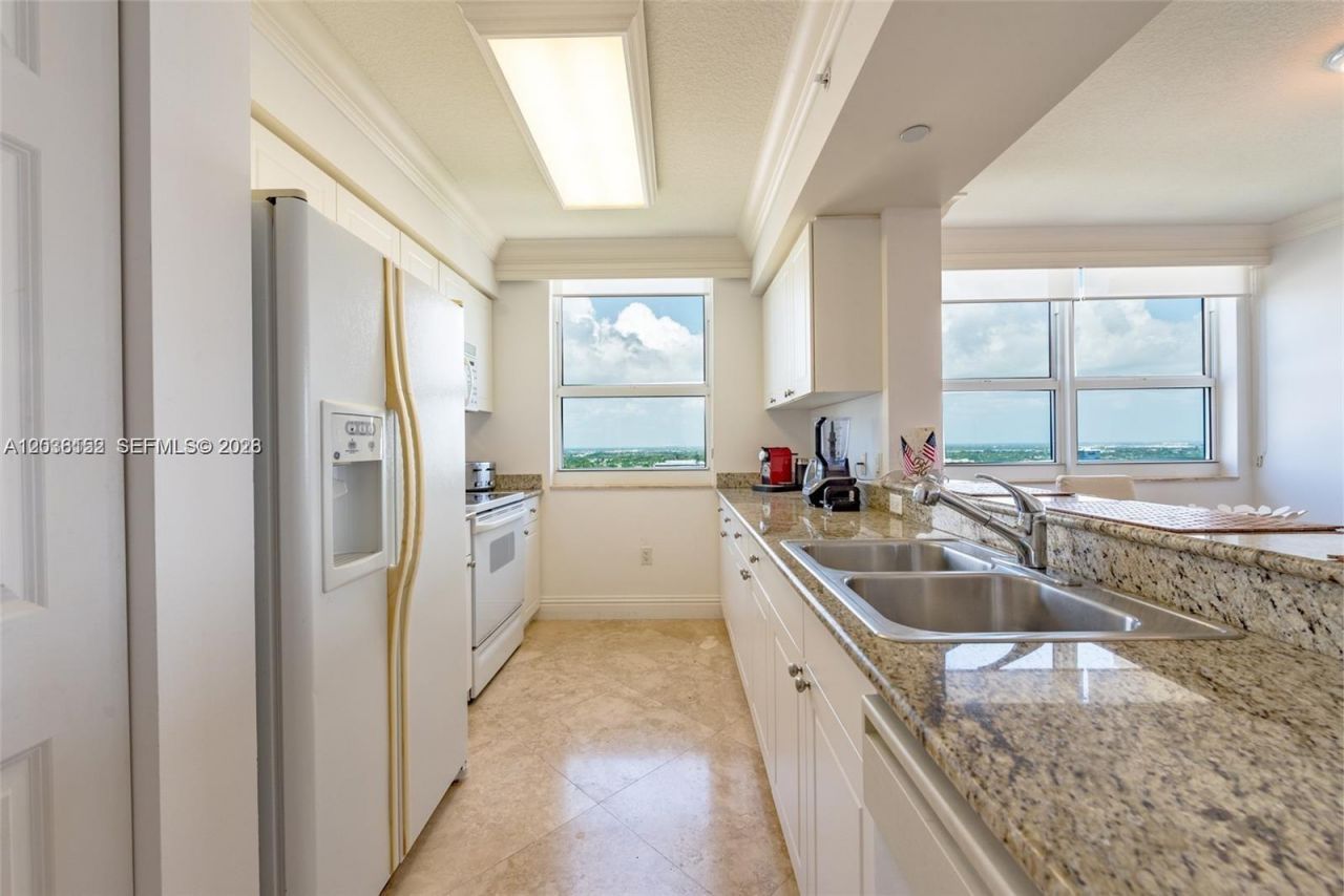 19501 W Country Club Dr, Unit 2513, Aventura, FL 33180 Photo