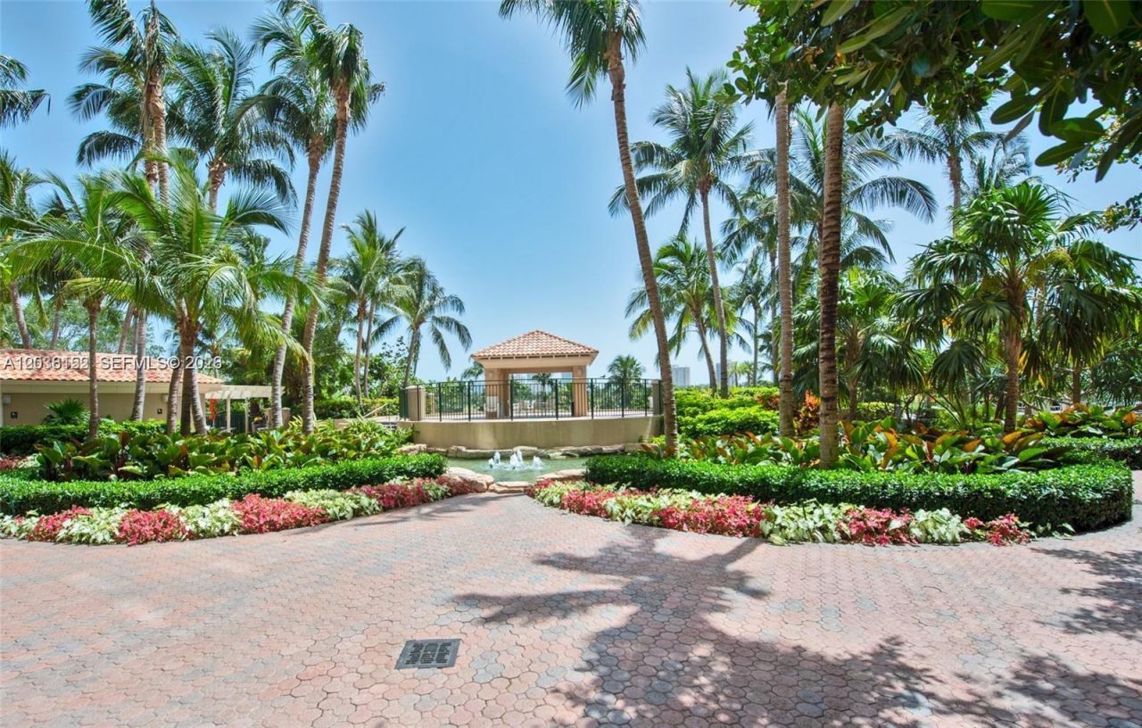 19501 W Country Club Dr, Unit 2513, Aventura, FL 33180 Photo