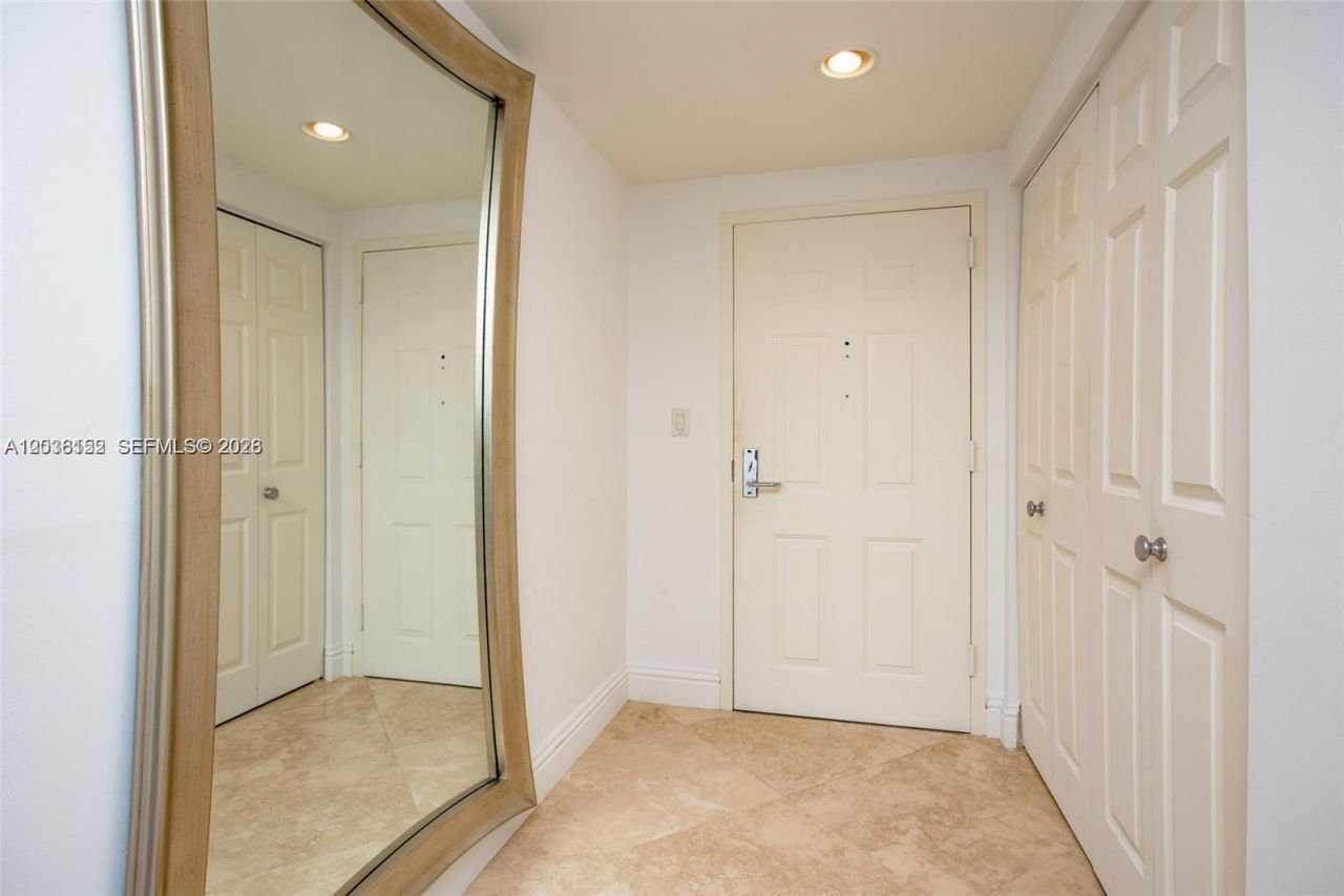 19501 W Country Club Dr, Unit 2513, Aventura, FL 33180 Photo