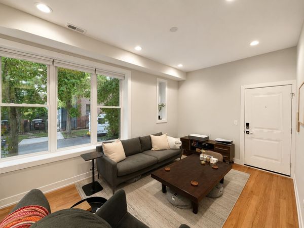 2604 N Drake Avenue , Unit 1R, Chicago, IL 60647