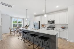 132 Fernbank Road Court photo 4